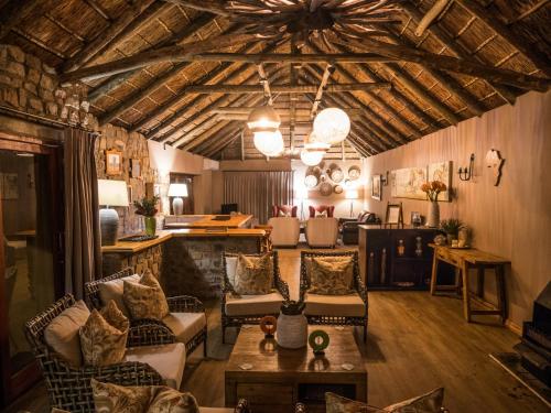 A seating area at Woodbury Lodge – Amakhala Game Reserve