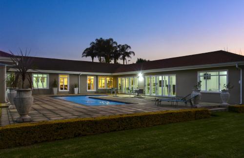 Piscina en o cerca de 66 On Monzali 4 Star Luxury Guesthouse