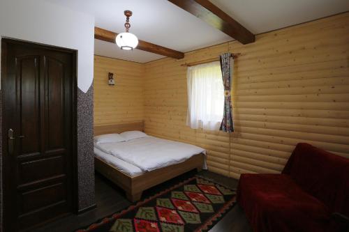 Letto o letti in una camera di Cabana Todireni Vatra Dornei