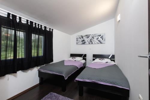 Ένα ή περισσότερα κρεβάτια σε δωμάτιο στο Apartments Bubalo