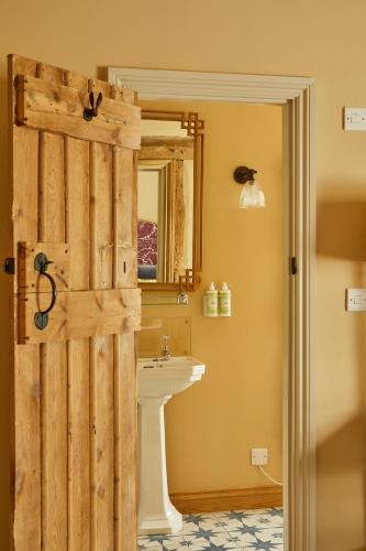 a bathroom with a sink and a mirror at Crown and Anchor in Marlborough