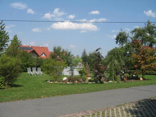 Ferienwohnung Schimunにある庭