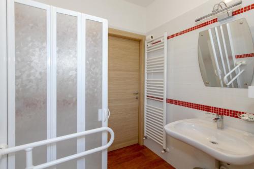 A bathroom at Agritur Giovanazzi