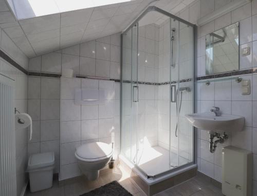 Phòng tắm tại Pension Kuhn