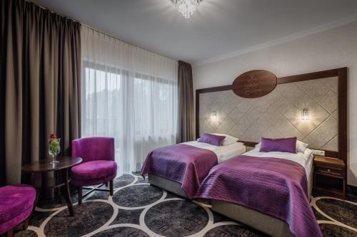 En eller flere senge i et værelse på Evita Hotel & SPA