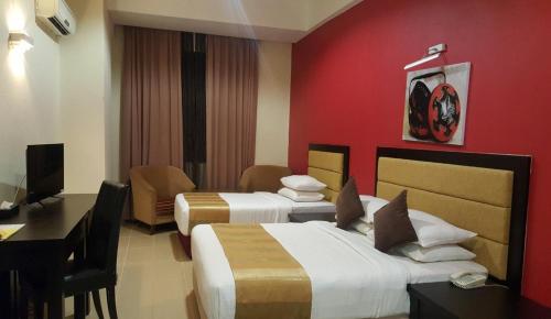 Postel nebo postele na pokoji v ubytování Puteri Bay Hotel