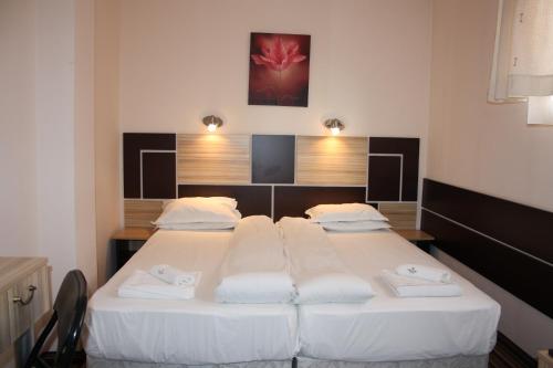 Ein Bett oder Betten in einem Zimmer der Unterkunft Hotel Orlando