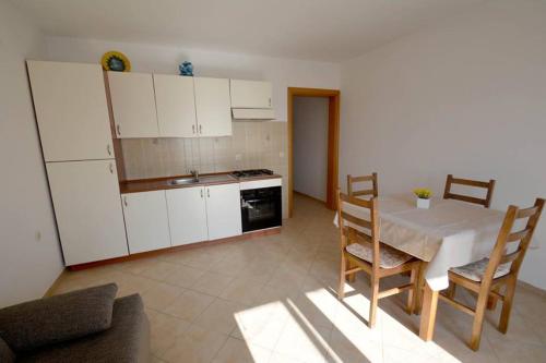 Η κουζίνα ή μικρή κουζίνα στο Apartmani Luka