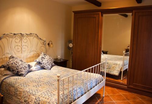 A bed or beds in a room at La Dolce Casetta