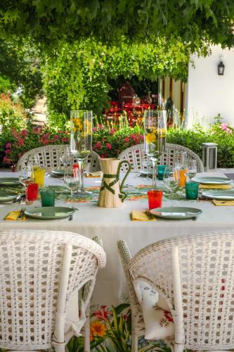 a white table with chairs and wine glasses on it at Casa da Azenha in Peso da Régua