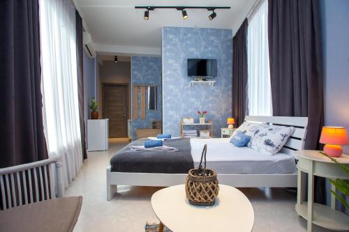 Кровать или кровати в номере Shiny Avlabari Apartment