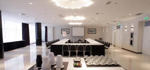 a conference room with a long table and chairs at Neuquén Tower Hotel in Neuquén