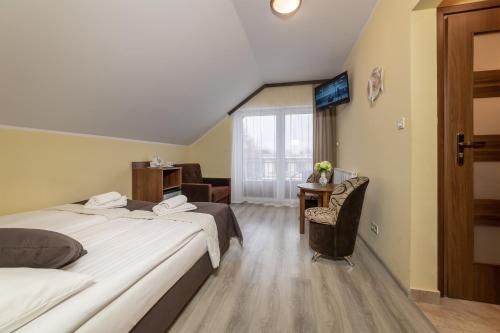 Postel nebo postele na pokoji v ubytování Dom Jastrzębia z basenem i jacuzzi