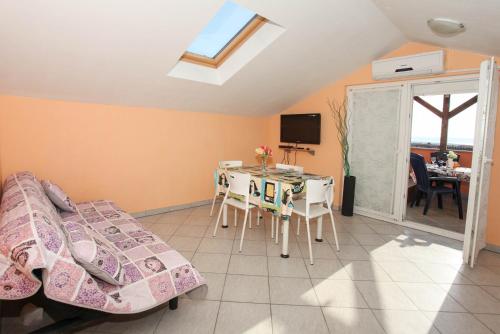 a living room with a couch and a table at MILKA APARTMANI POVLJANA in Povljana