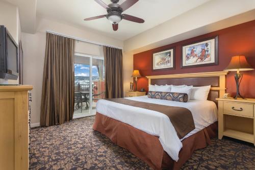 Кровать или кровати в номере WorldMark Steamboat Springs