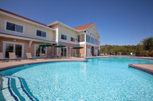 Piscina de la sau aproape de Club Wyndham Mountain Vista