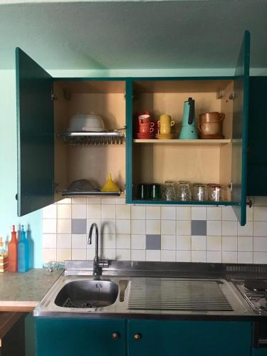 Cucina o angolo cottura di CASA LAURA Garda lago