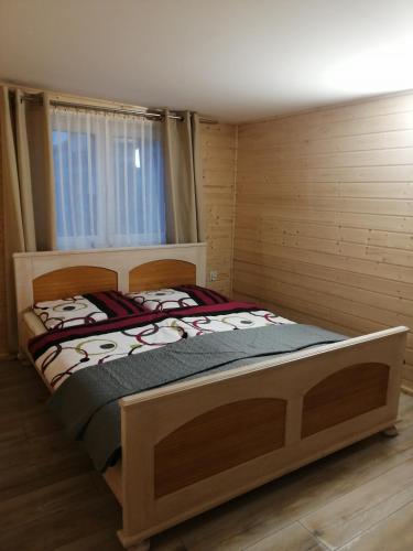 a bedroom with a bed in a room with a window at Pogodny Domek in Mielno