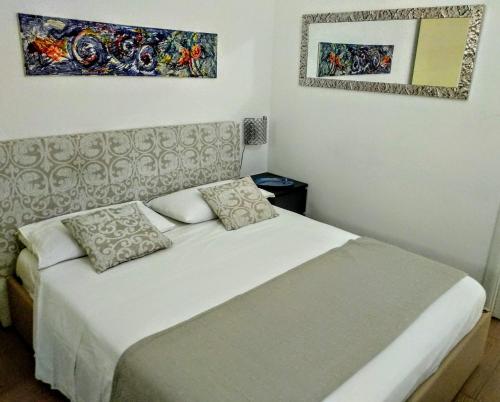 Un pat sau paturi într-o cameră la Bell'House Milazzo