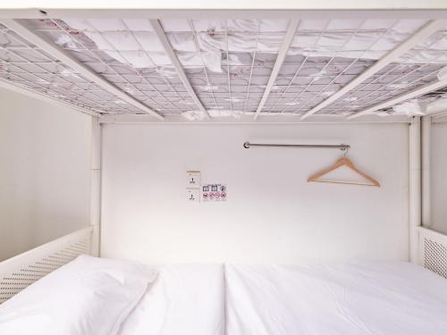 Ένα ή περισσότερα κρεβάτια σε δωμάτιο στο BEAT. Sports Hostel