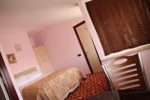 Cama ou camas em um quarto em Hattuşirin Hotel