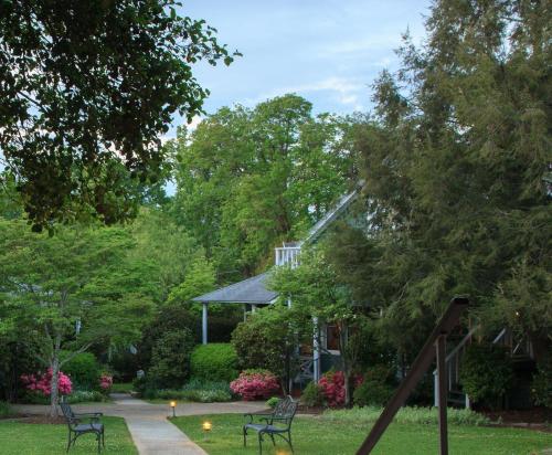 1906 Pine Crest Inn – Photos 5