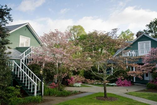 1906 Pine Crest Inn – Photos 2