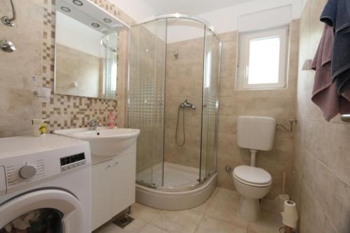 Een badkamer bij Apartment SAMSA MIRICA