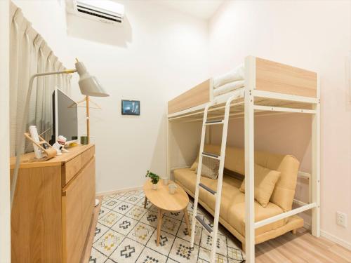 Una cama o camas en una habitación de TRIP POD SUMIYOSHI C
