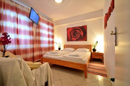 a bedroom with a bed and a red curtain at AJO Apartments - Alte Donau Garden Flat - Self-Check-in in Vienna
