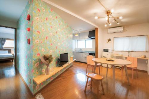 TV i/ili multimedijalni sistem u objektu 3LDK DENCHI - Private Stay in Central Matsuyama