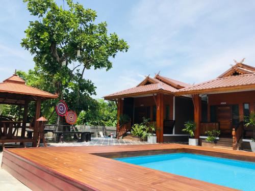 Bazén v ubytování Khum Lanna Boutique Hotel nebo v jeho okolí