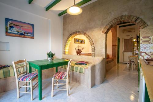 a kitchen with a green table and a tub at Elpiniki in Alinda