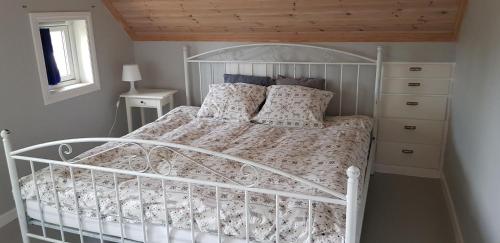 Кровать или кровати в номере Øvrebø, Kristiansand