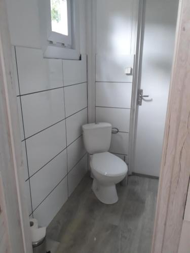 Vonios kambarys apgyvendinimo įstaigoje Domek u Franka