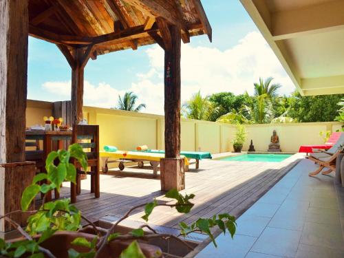 Gallery image of Happy Days Guest House in Le Morne