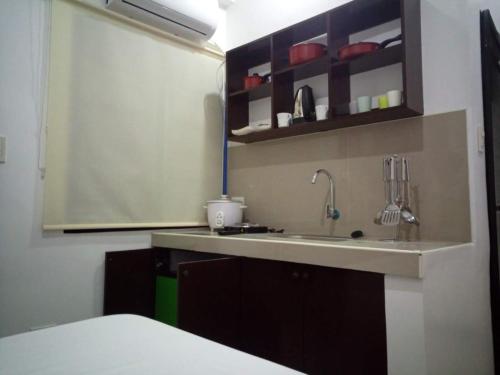 Kitchen o kitchenette sa Clark-Pad Inn, Angeles City