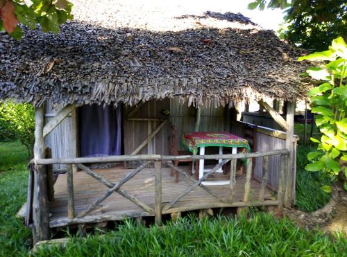 Taman di luar Gite Ambatosambo