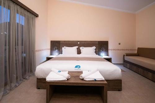 Postel nebo postele na pokoji v ubytování Cyrenia Guesthouse