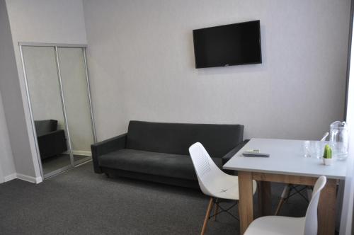 Una televisión o centro de entretenimiento en MEDELEAN HOTEL