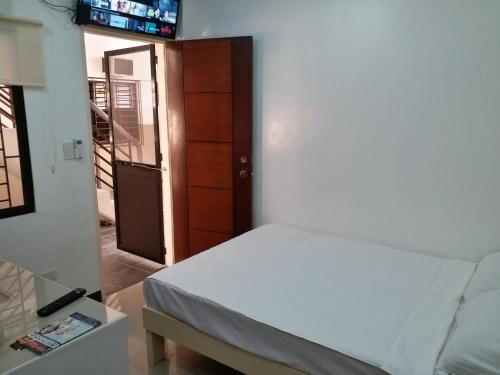 Postel nebo postele na pokoji v ubytování Clark-Pad Inn, Angeles City