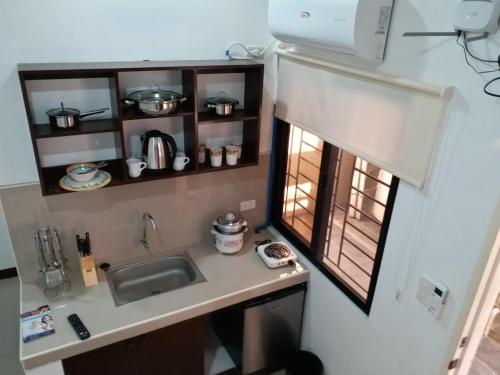 Kuchyň nebo kuchyňský kout v ubytování Clark-Pad Inn, Angeles City