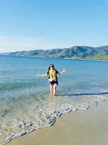 a woman walking in the water on the beach at Aloha Bình Tiên-Thôn Bình Tiên, Công Hải, Thuận Bắc, Ninh Thuận, Việt Nam in Phan Rang