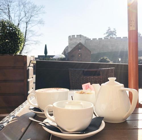 Balkoni atau teres di Castle Hotel & Apartments