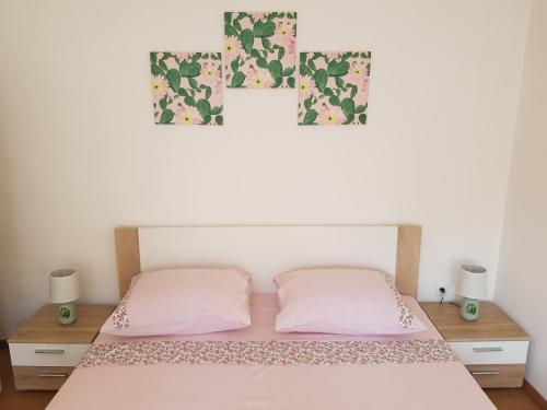 Apartments and Rooms Rosemari