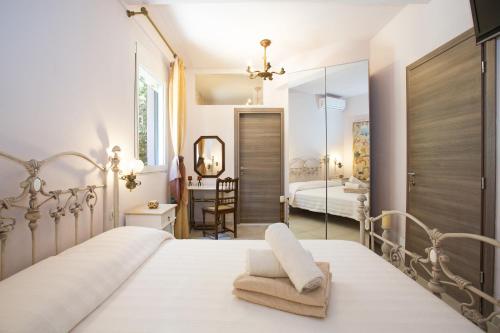 a bedroom with a bed and a mirror at Listaros Villas in Lístaros