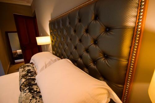 Ein Bett oder Betten in einem Zimmer der Unterkunft Craigmhor Lodge & Courtyard