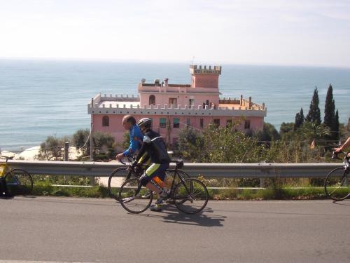 Hotel Hydra Clubの敷地内または近くで楽しめるサイクリング