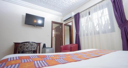 Кровать или кровати в номере Hôtel La Rose Blanche Korhogo