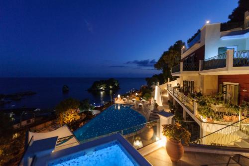 Vue sur la piscine de l'établissement Irida Boutique Hotel ou sur une piscine à proximité